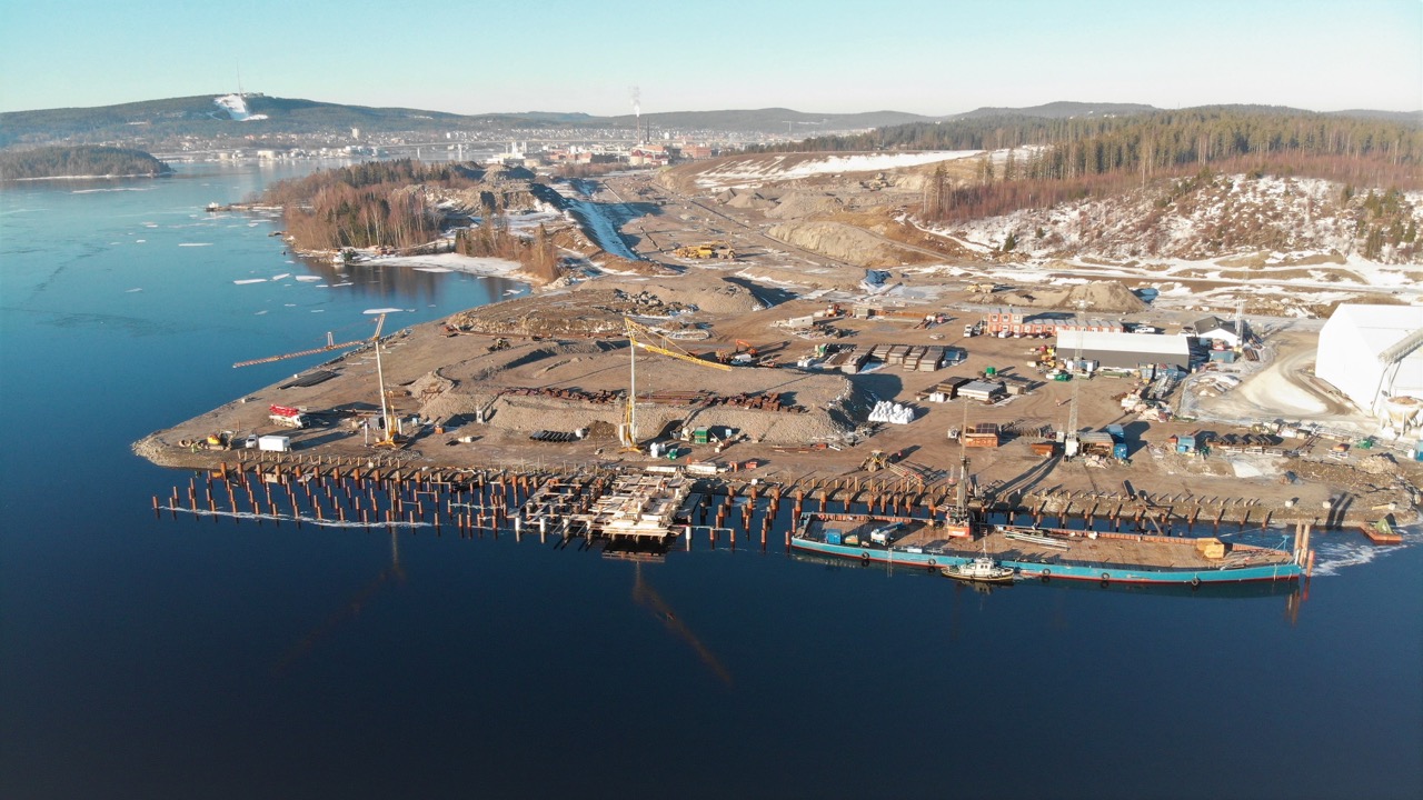 Drönarbild över byggnation av SCA kajen i Sundsvall.