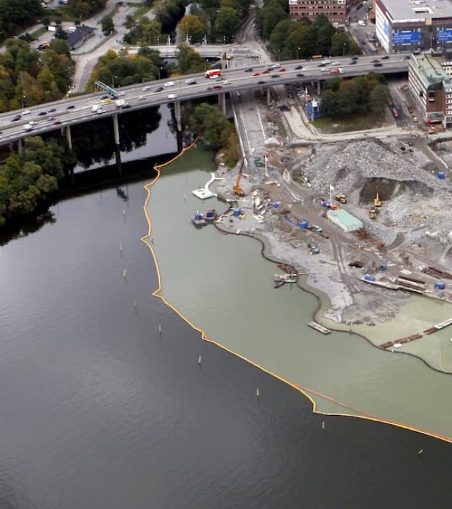 Siltgardin ramar in arbetsområde vid vattenarbete i Stockholm